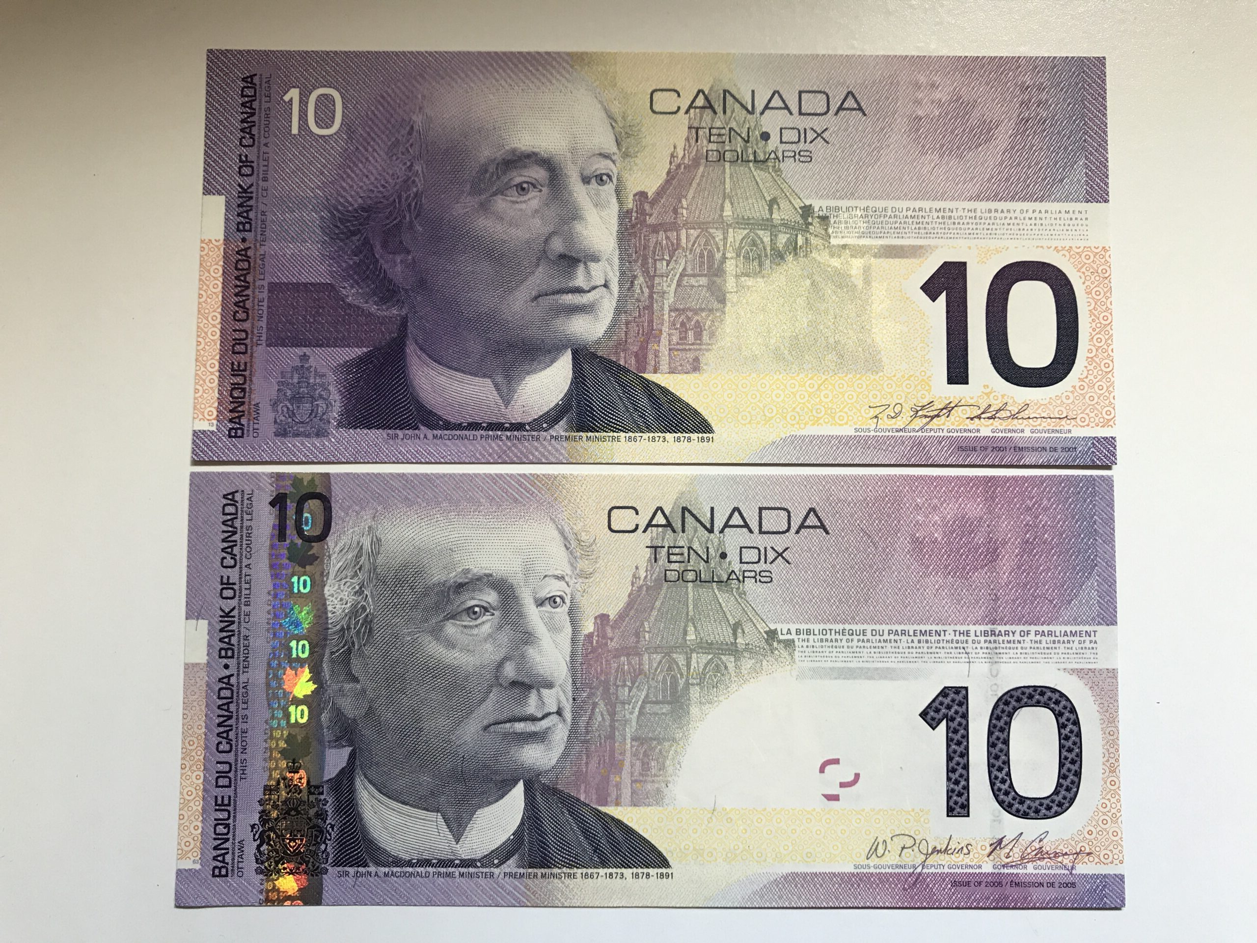 Canada 2 x UNC $10 Dollar Notes - 2001 (No Strip) & 2005 (With Strip)